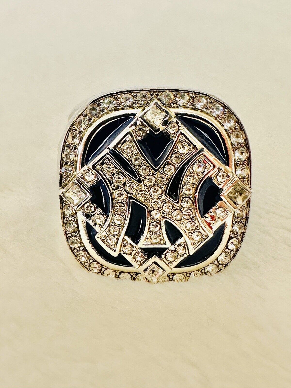 2009 NEW YORK Yankees World Series Champions Replica Ring,  SHIP - EB Sports Champion's Cache