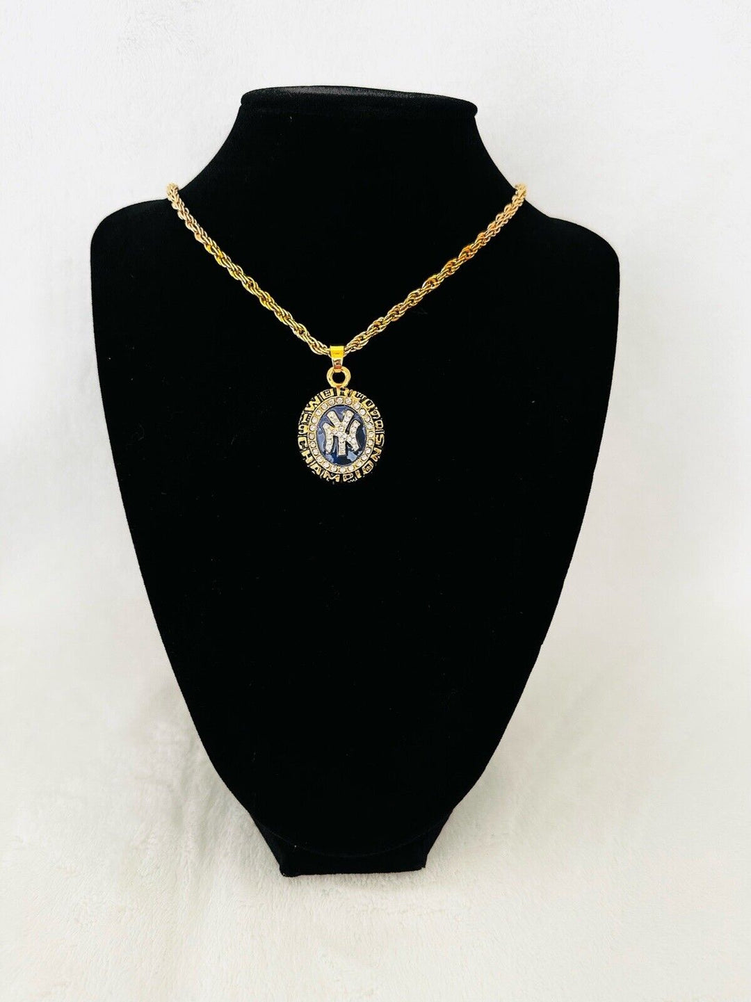 1998 NEW YORK Yankees World Series Championship Pendant Necklace,  SHIP - EB Sports Champion's Cache