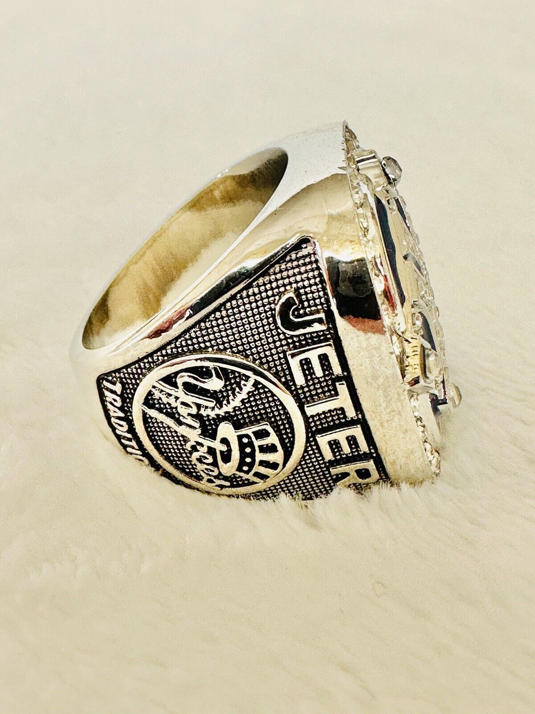 2009 NEW YORK Yankees World Series Champions Replica Ring W Box,  SHIP - EB Sports Champion's Cache