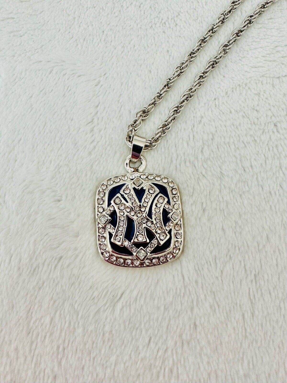 2009 NEW YORK Yankees World Series Championship Pendant Necklace,  SHIP - EB Sports Champion's Cache