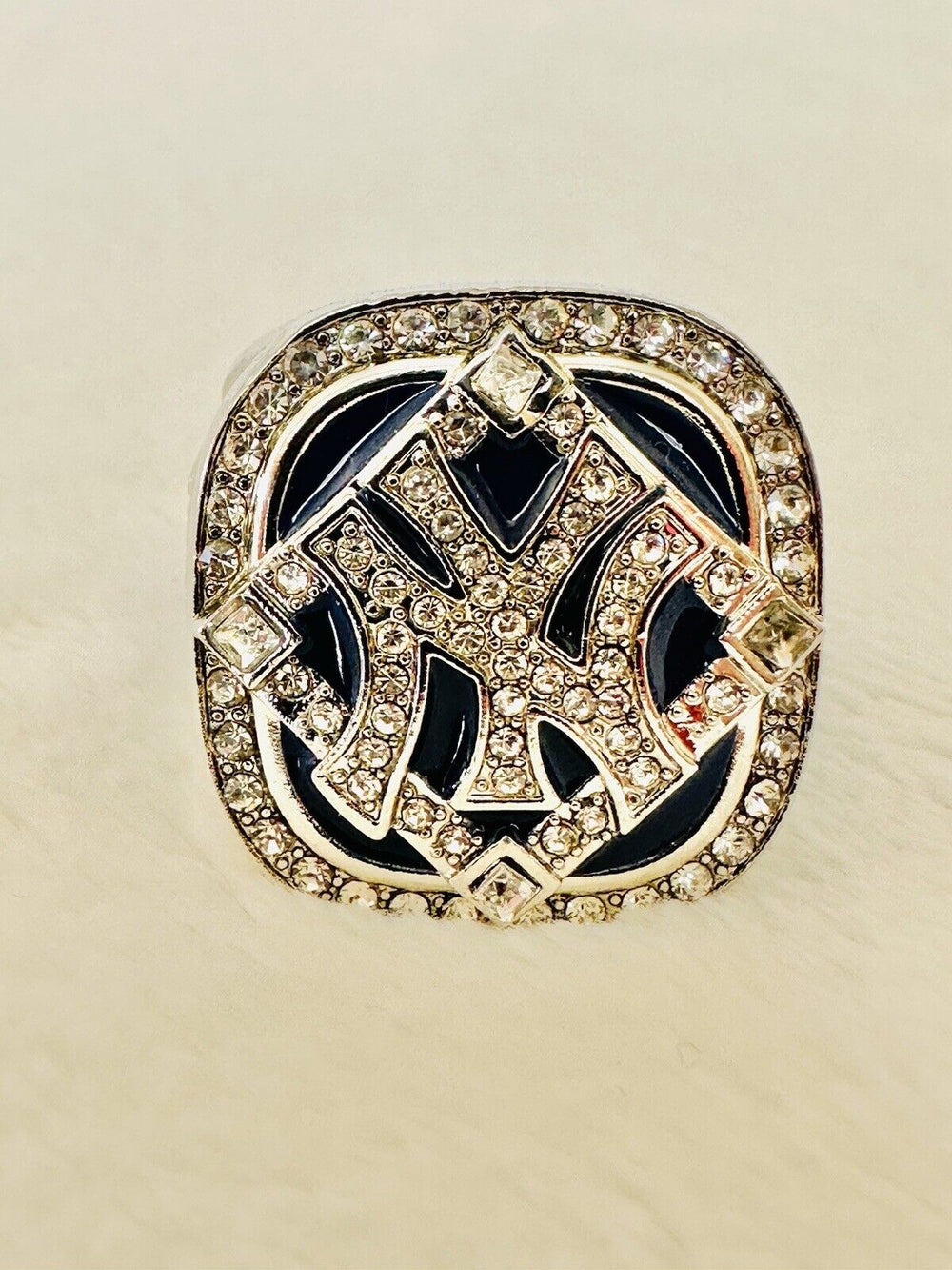 2009 NEW YORK Yankees World Series Champions Replica Ring W Box,  SHIP - EB Sports Champion's Cache