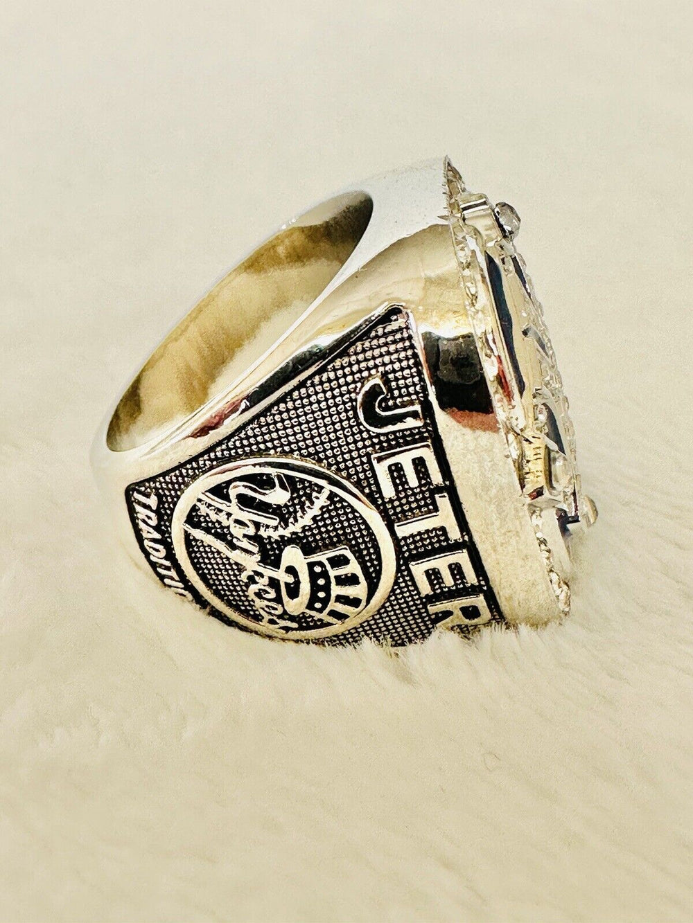 2009 NEW YORK Yankees World Series Champions Replica Ring,  SHIP - EB Sports Champion's Cache