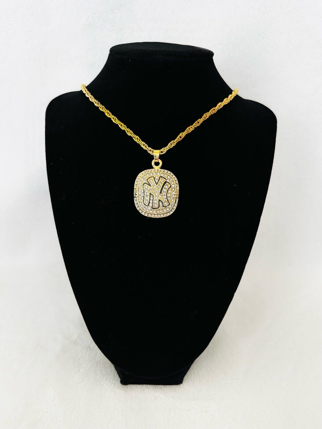 1999 NEW YORK Yankees World Series Championship Pendant Necklace,  SHIP - EB Sports Champion's Cache