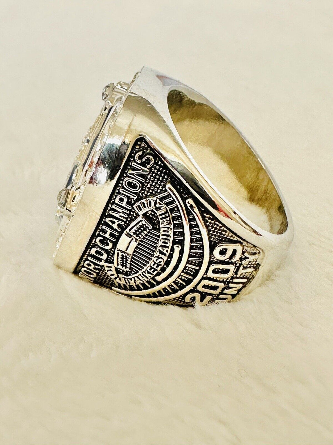 2009 NEW YORK Yankees World Series Champions Replica Ring W Box,  SHIP - EB Sports Champion's Cache