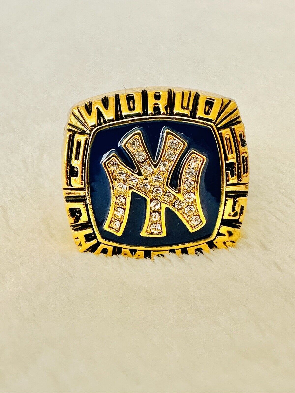 1996 NEW YORK Yankees World Series Champions Replica Ring,  SHIP - EB Sports Champion's Cache