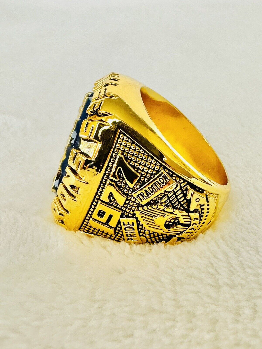 1977 NEW YORK Yankees World Series Champions Replica Ring,  SHIP - EB Sports Champion's Cache