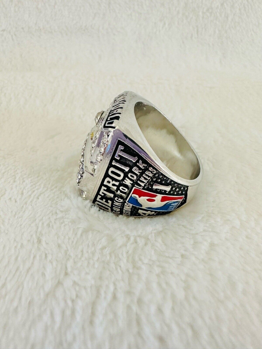 2004 Detroit Pistons Championship Replica Ring,  SHIP - EB Sports Champion's Cache