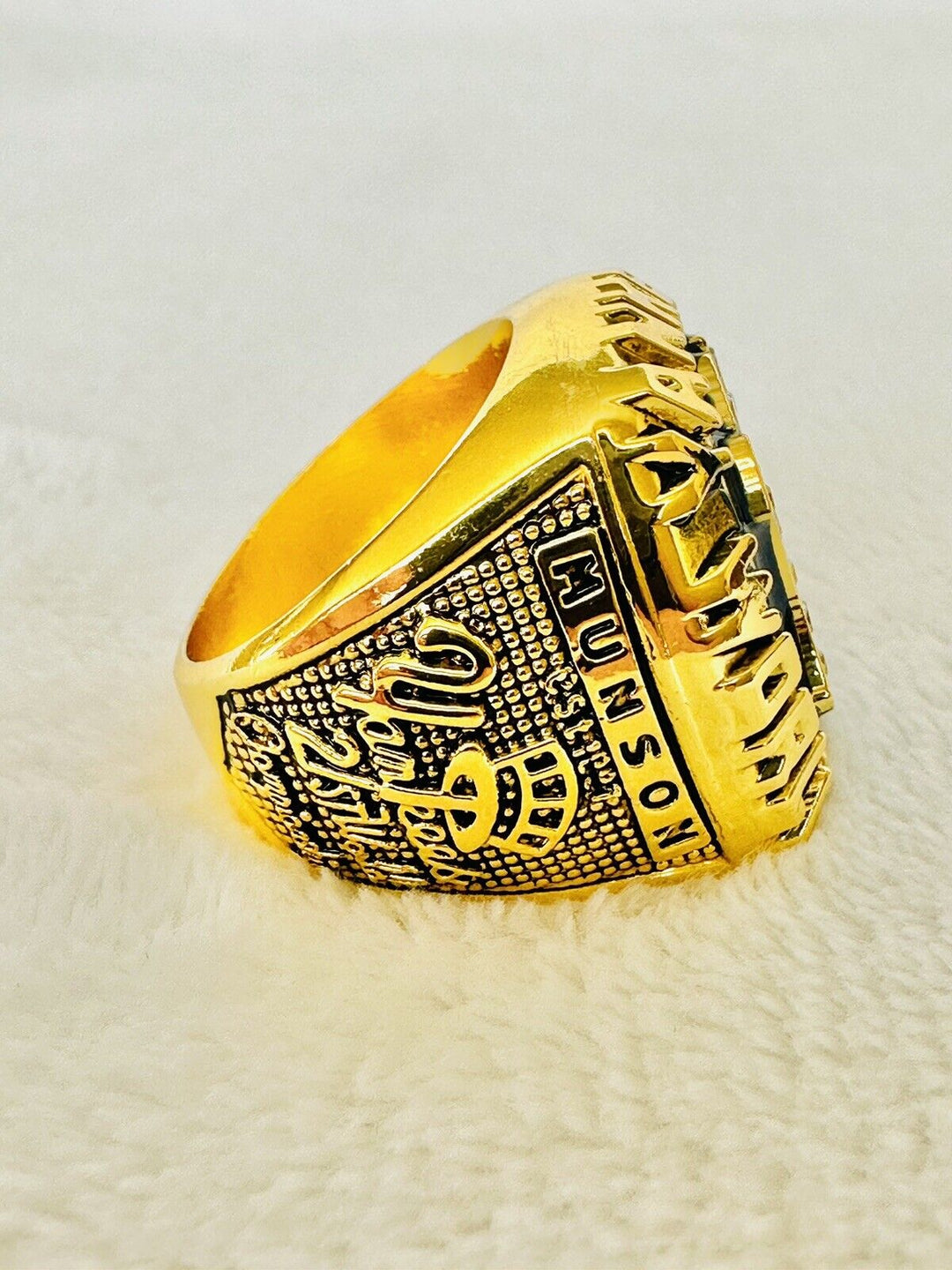 1977 NEW YORK Yankees World Series Champions Replica Ring,  SHIP - EB Sports Champion's Cache