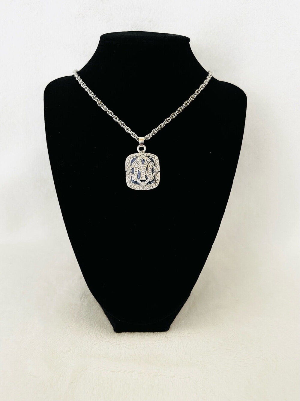 2009 NEW YORK Yankees World Series Championship Pendant Necklace,  SHIP - EB Sports Champion's Cache