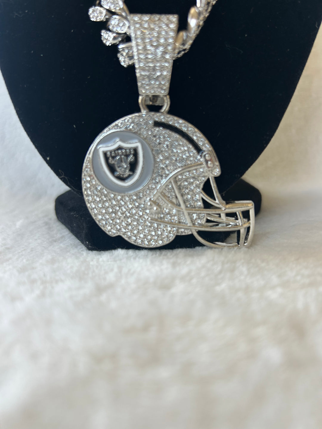 Las Vegas Raiders Men’s Large Silver Iced Cuban Chain helmet 24” - EB Sports Championship Rings
