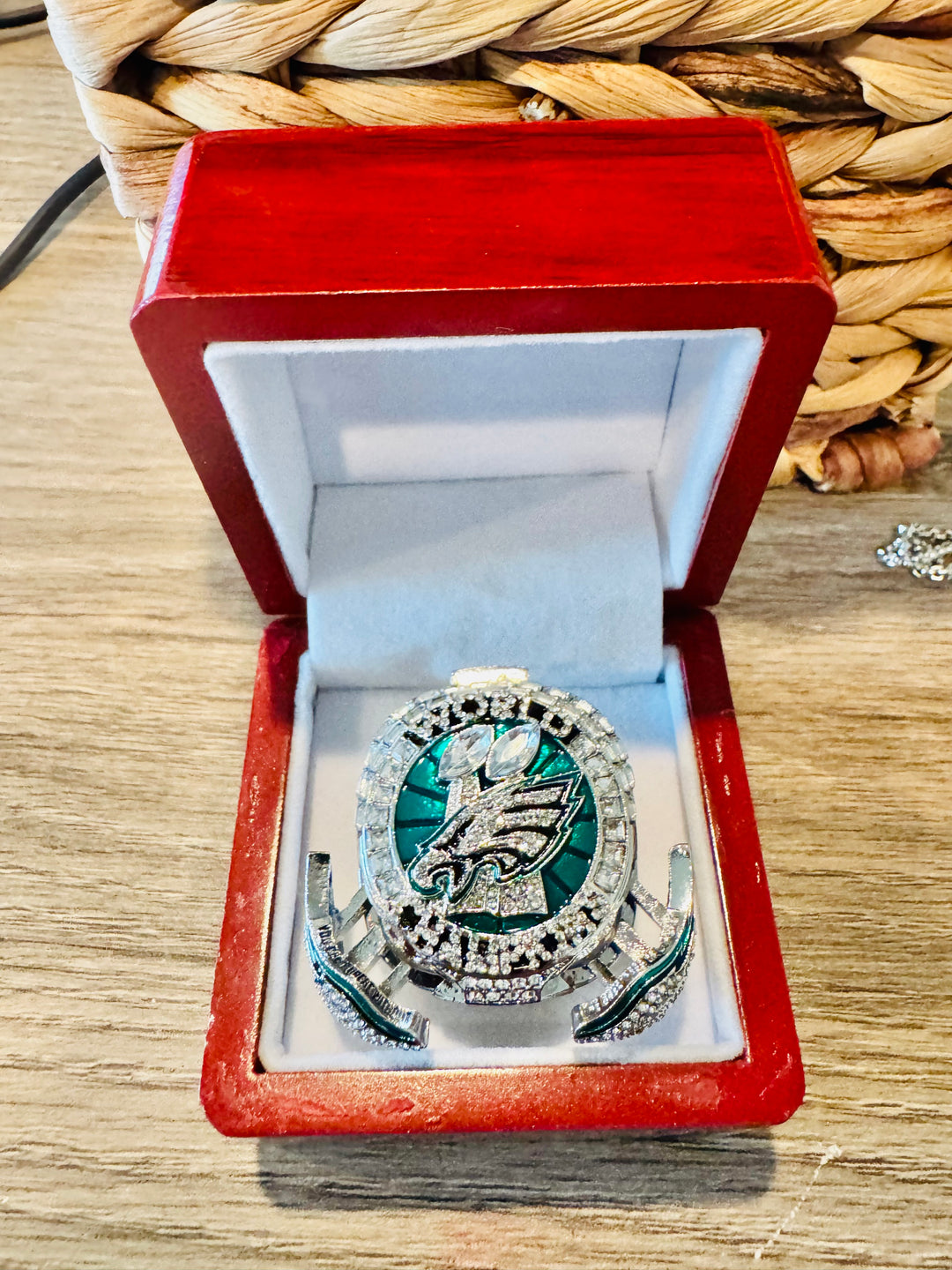 Limited Edition Philadelphia Eagles Super Bowl LIX Replica Ring with box and Pendant - EB Sports Championship Rings