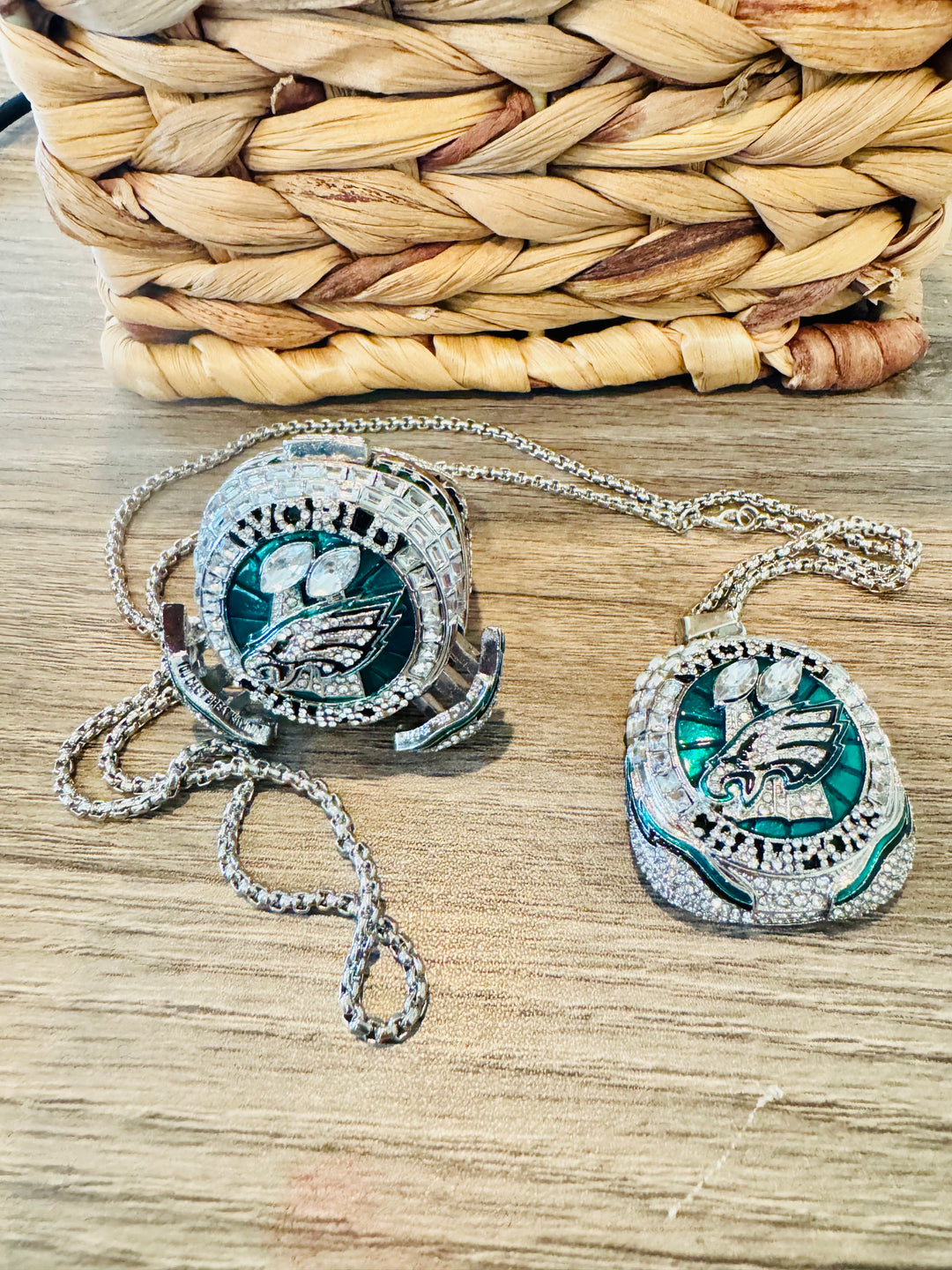 Limited Edition Philadelphia Eagles Super Bowl LIX Replica Ring with box and Pendant - EB Sports Championship Rings