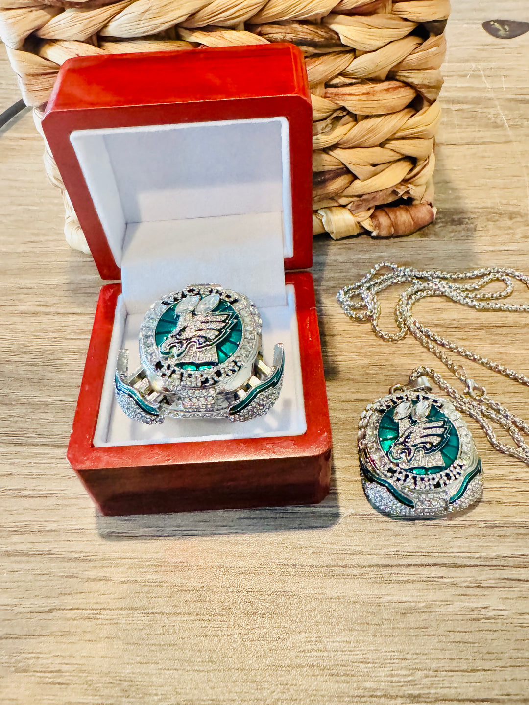 Limited Edition Philadelphia Eagles Super Bowl LIX Replica Ring with box and Pendant - EB Sports Championship Rings