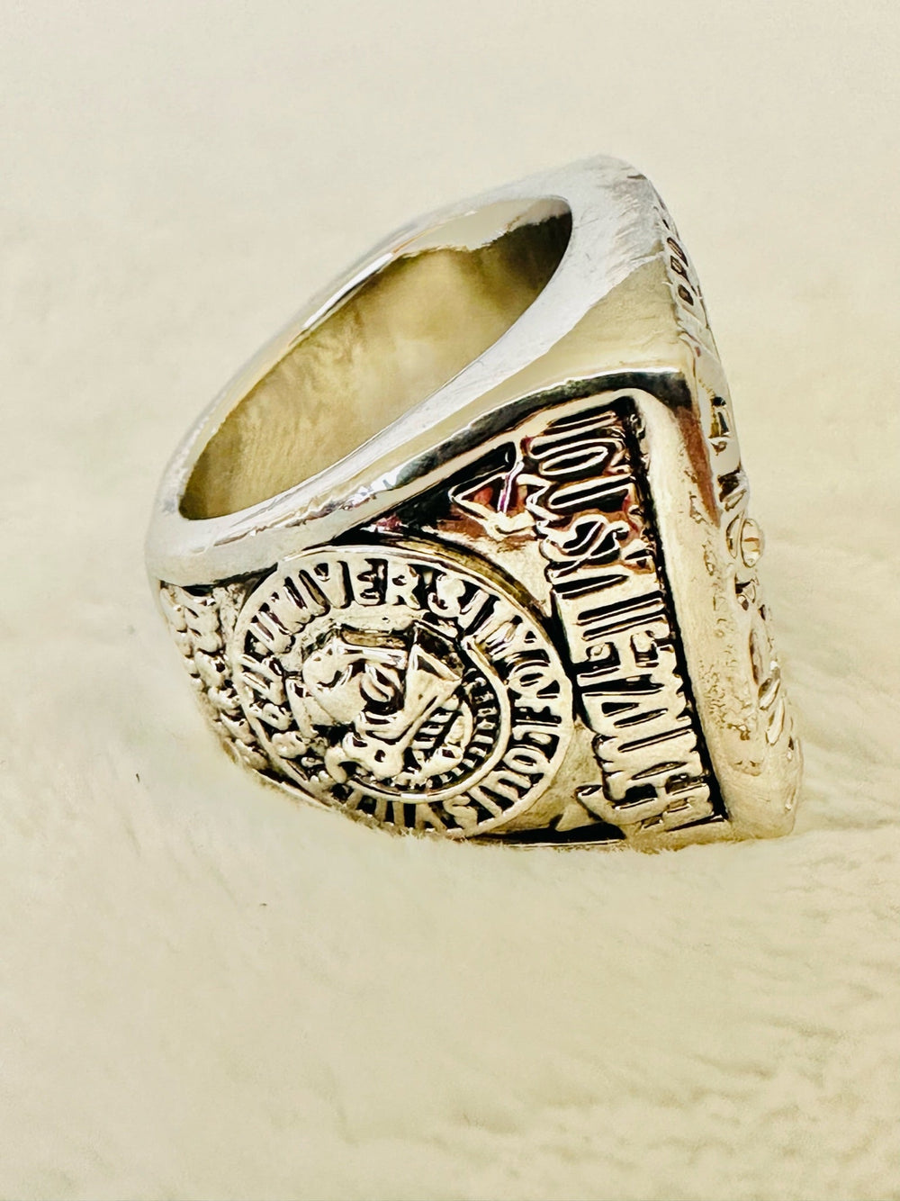 Louisville Cardinals College 1986 Basketball Championship Ring - EBSports Championship Rings