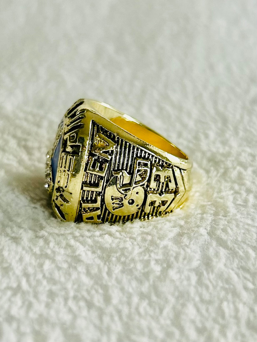 1988 Grey Cup Champions Ring: Winnipeg Blue Bombers, Professional Canadian Football - EB Sports Championship Rings
