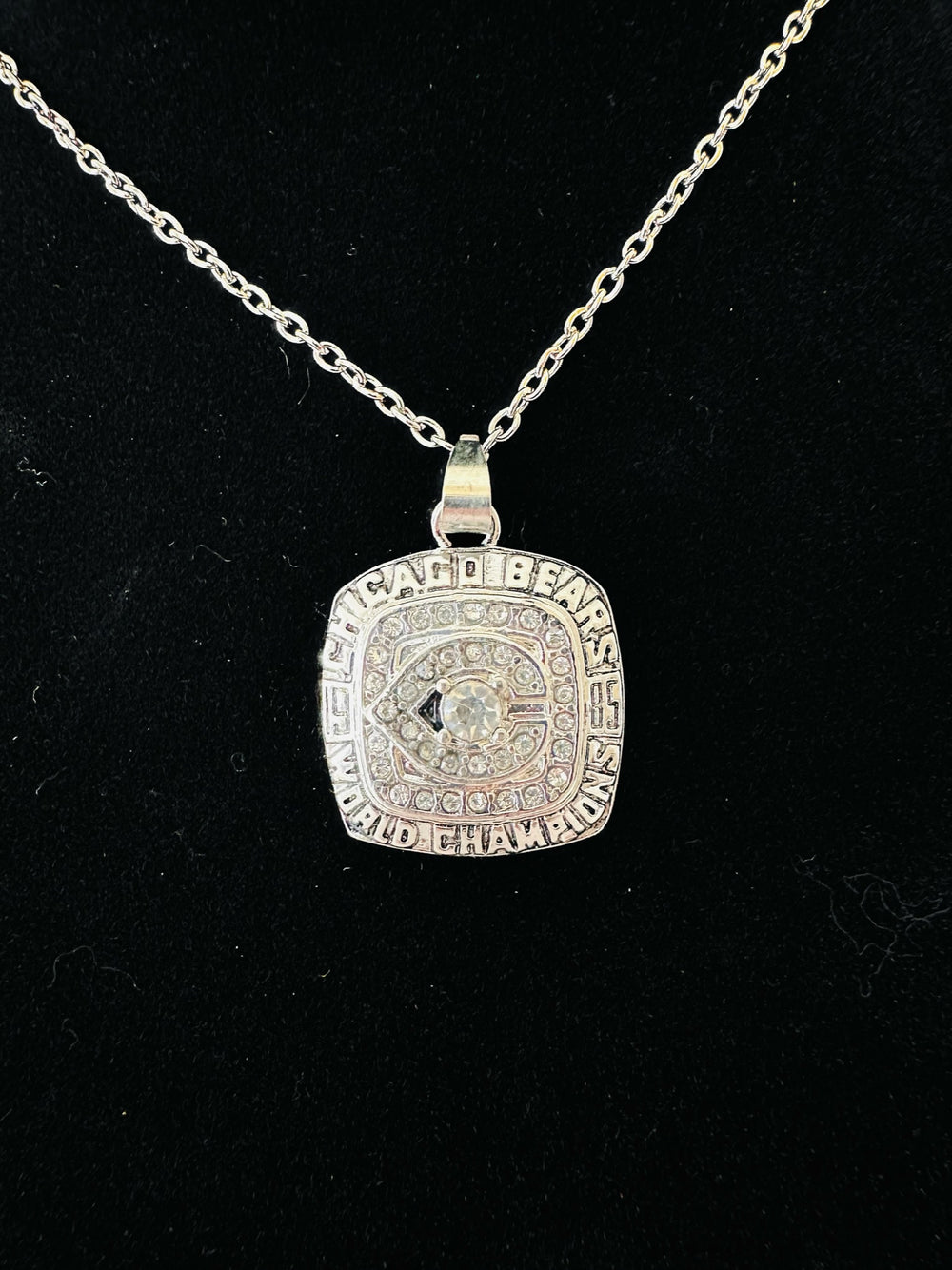 1985 Chicago Bears Super Bowl Championship Pendant - EB Sports Championship Rings