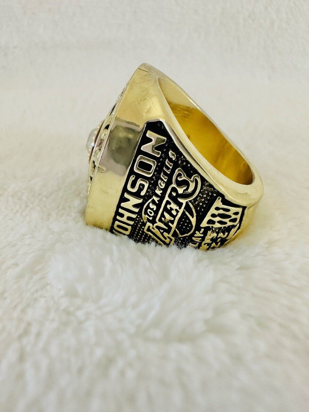 1982 Los Angeles Lakers NBA Championship Replica Ring,  SHIP - EB Sports Champion's Cache
