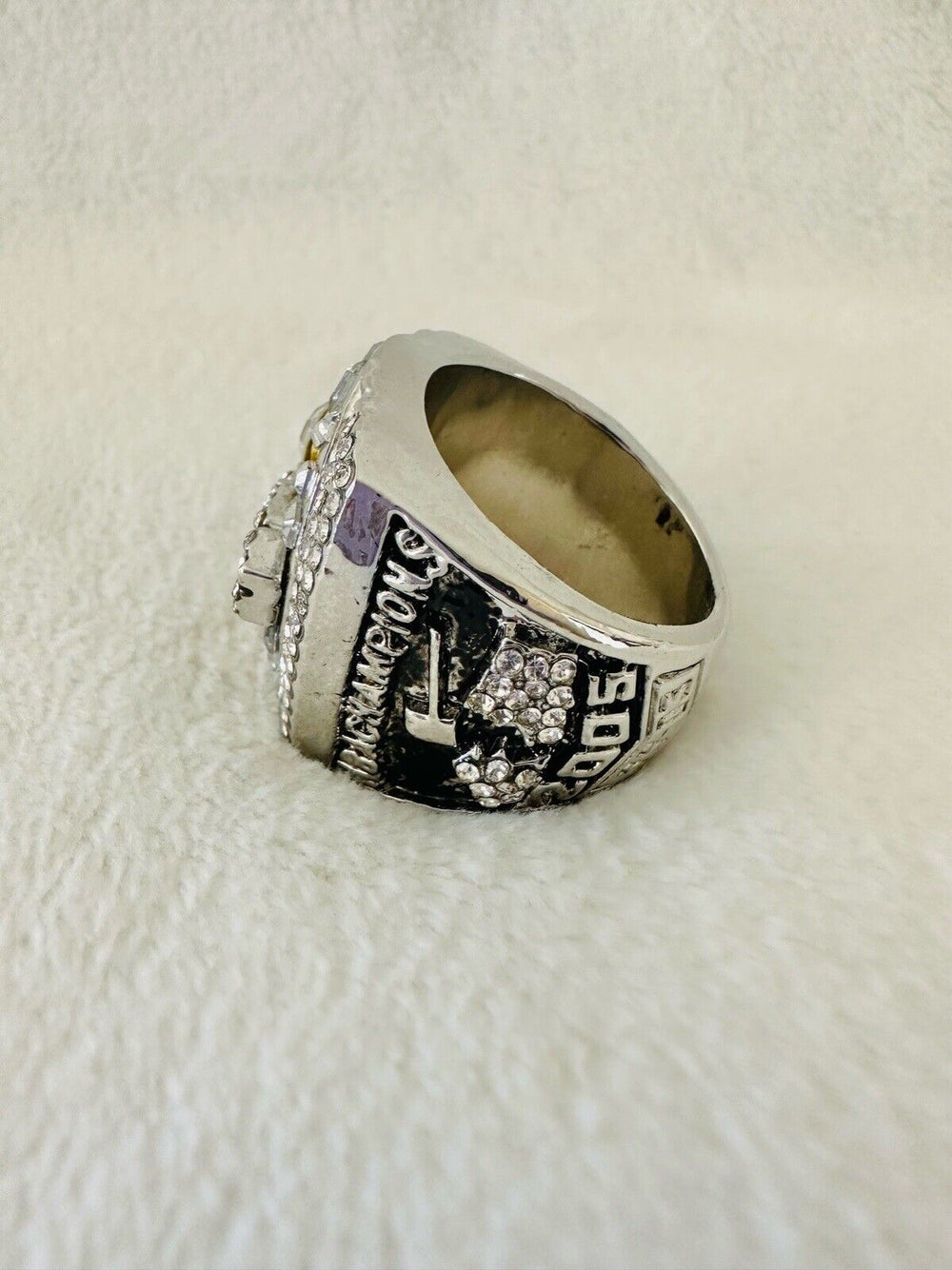 2005 NBA San Antonio Spurs World Championship Replica Ring W Box,  SHIP - EB Sports Champion's Cache