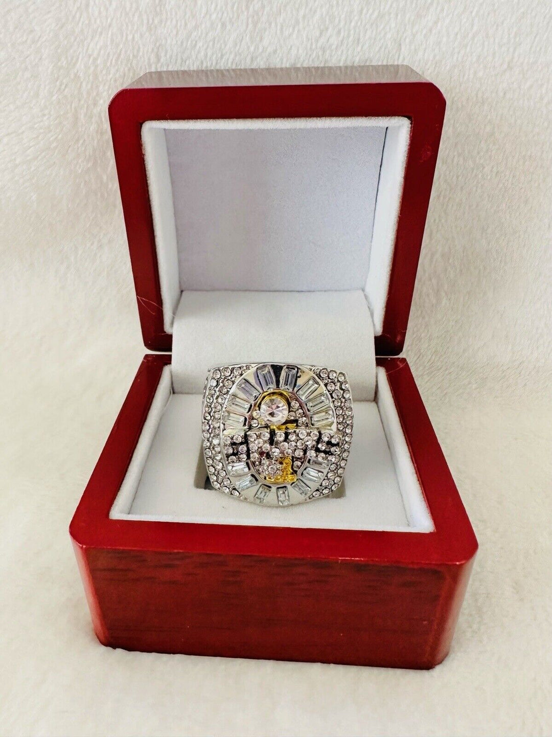 2005 NBA San Antonio Spurs World Championship Replica Ring W Box,  SHIP - EB Sports Champion's Cache