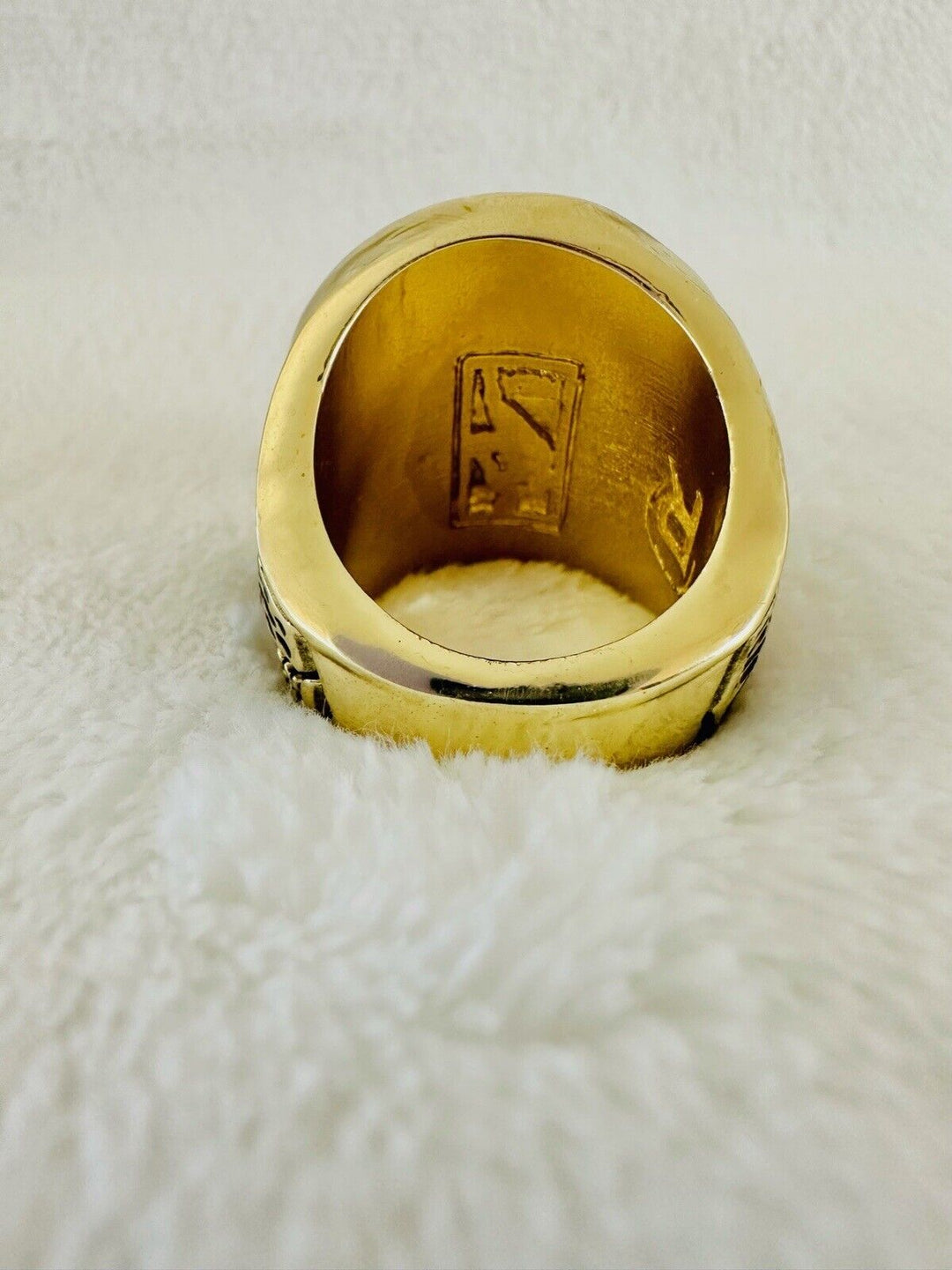 1982 Los Angeles Lakers NBA Championship Replica Ring,  SHIP - EB Sports Champion's Cache