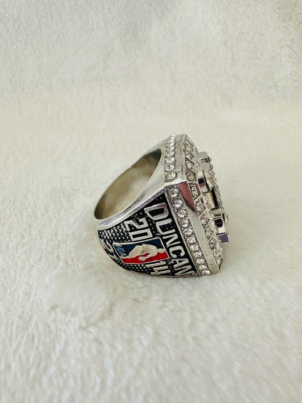 2014 NBA San Antonio Spurs World Championship Replica Ring,  SHIP - EB Sports Champion's Cache