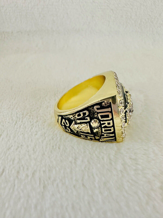 1992 Chicago Bulls Basketball Championship Ring W Box,  SHIP, JORDAN - EB Sports Champion's Cache