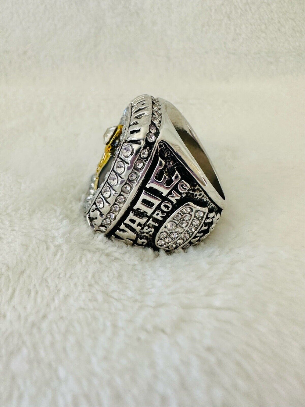 2006 Miami Heat Championship Ring, Ships From The US - EB Sports Champion's Cache