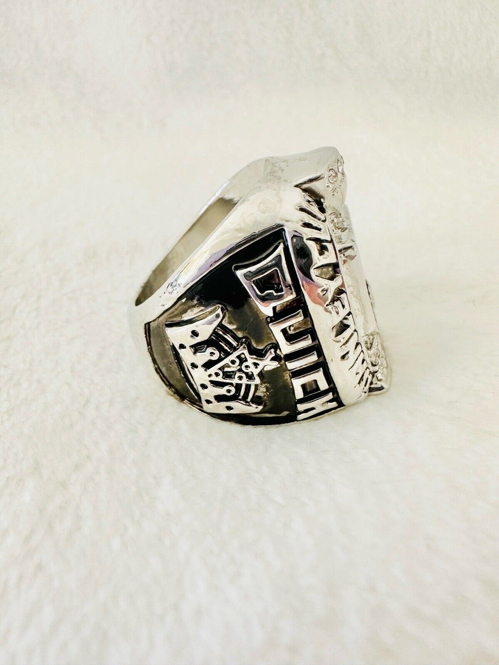 2012 LA Kings Stanley Cup Championship Ring Replica,  SHIP - EB Sports Champion's Cache