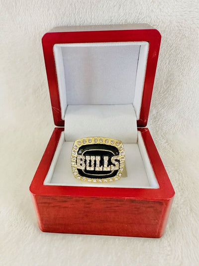 1992 Chicago Bulls Basketball Championship Ring W Box,  SHIP, JORDAN - EB Sports Champion's Cache