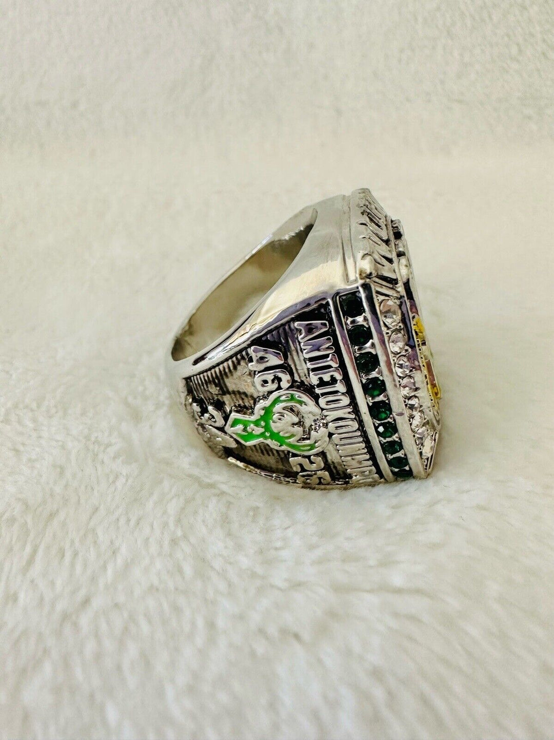 2021 Milwaukee Bucks Championship Ring,  SHIP - EB Sports Champion's Cache